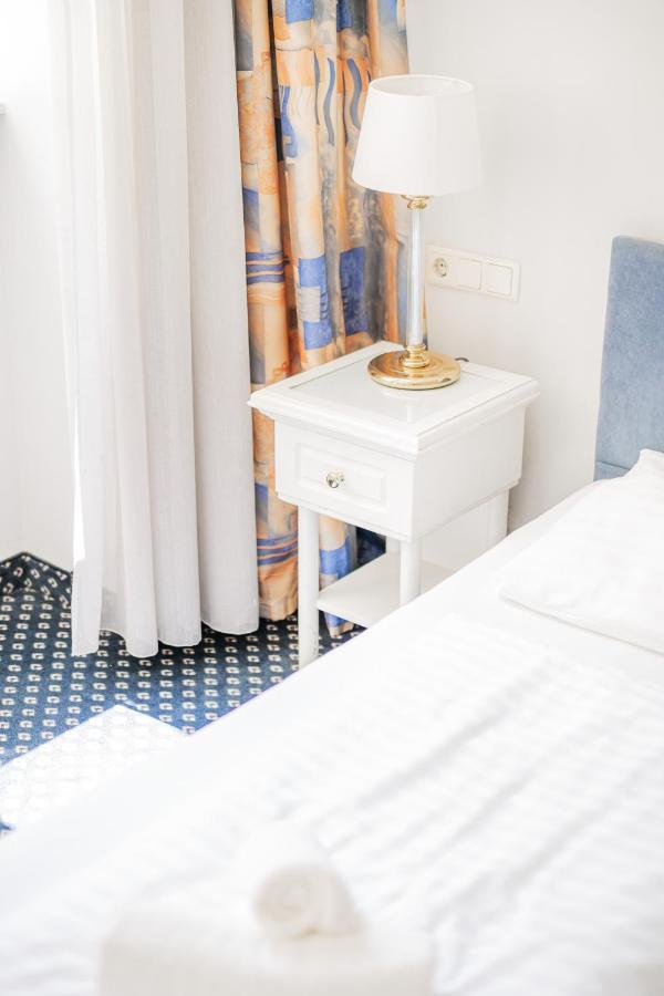 Self-Check-In Hotel Adlon ウィーン エクステリア 写真
