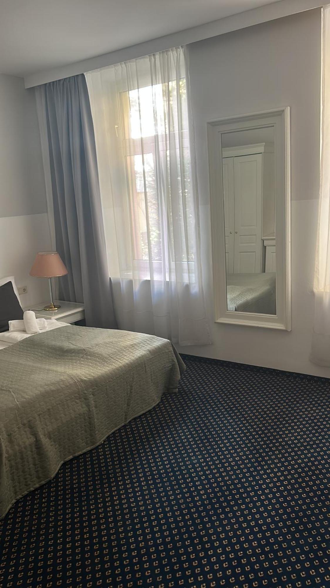 Self-Check-In Hotel Adlon ウィーン エクステリア 写真